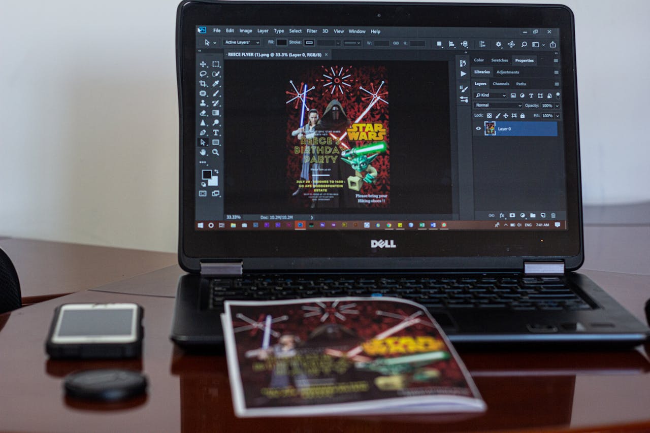 Word vs. InDesign para escritores: ¿Cuál elegir para tu libro? Maquetación compleja de un libro de alta fantasía con mapas en Adobe InDesign.